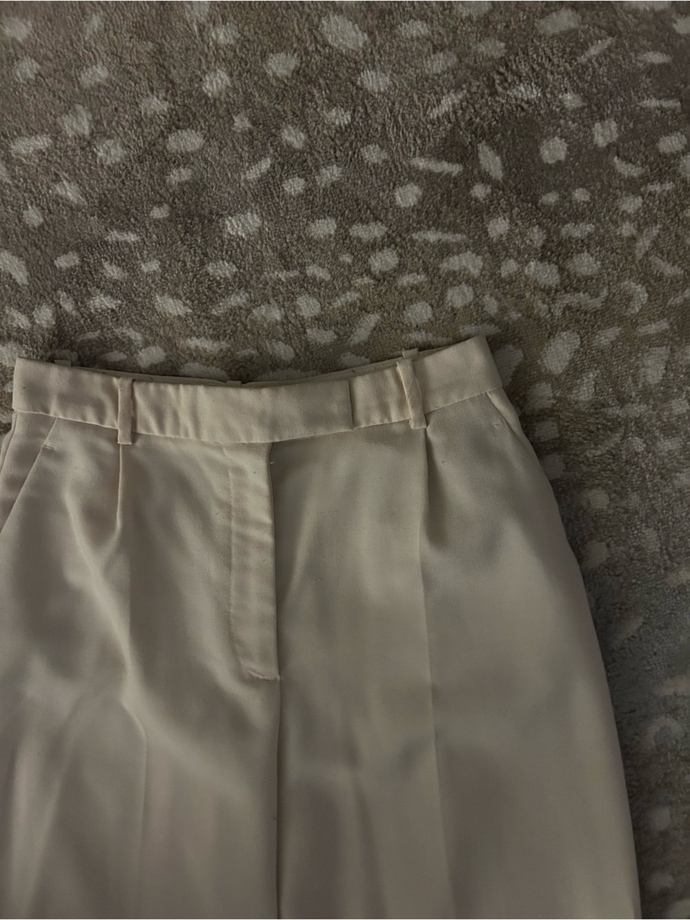 Zara Cream Pleated Woman’s Trousers